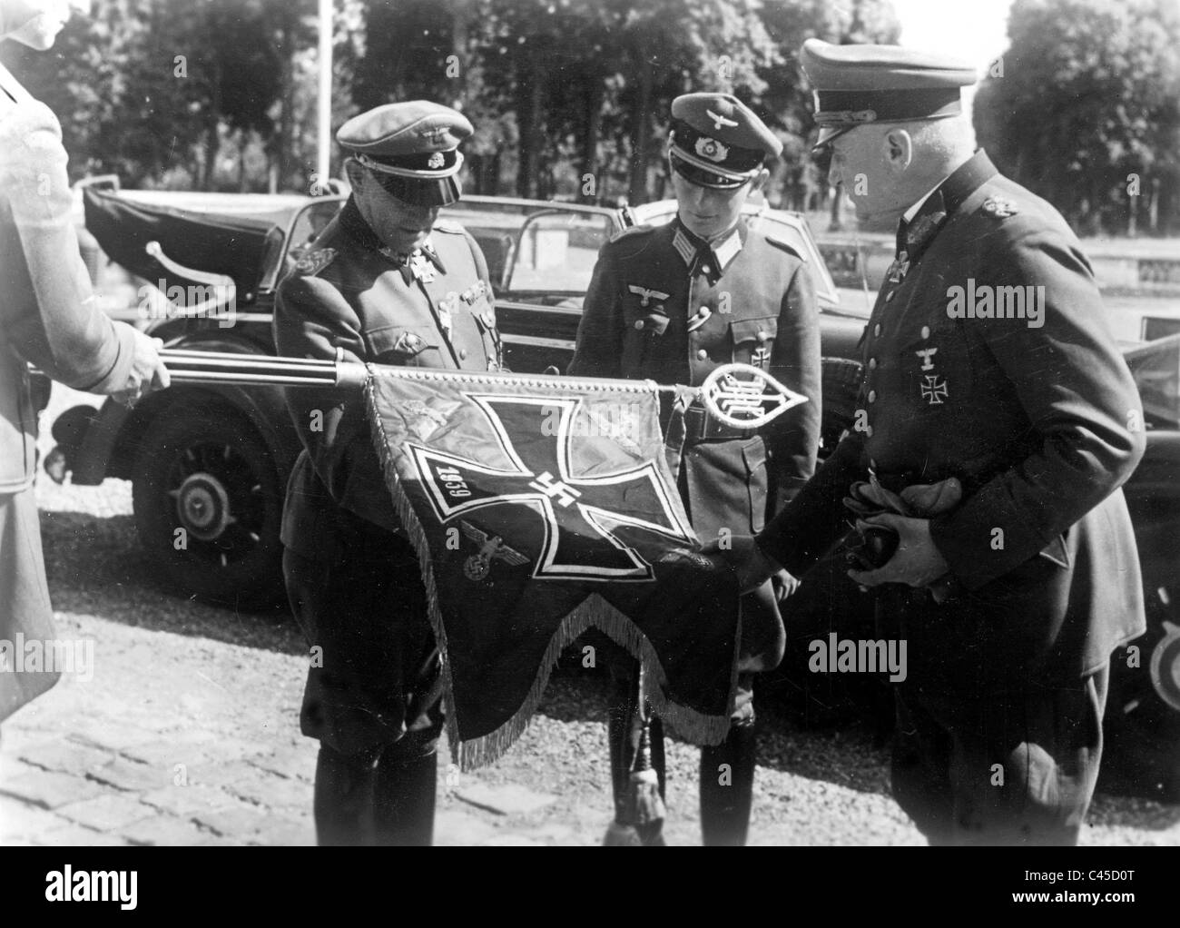 Campo insegne di standard della 'Leibstandarte SS Adolf Hitler' Foto Stock