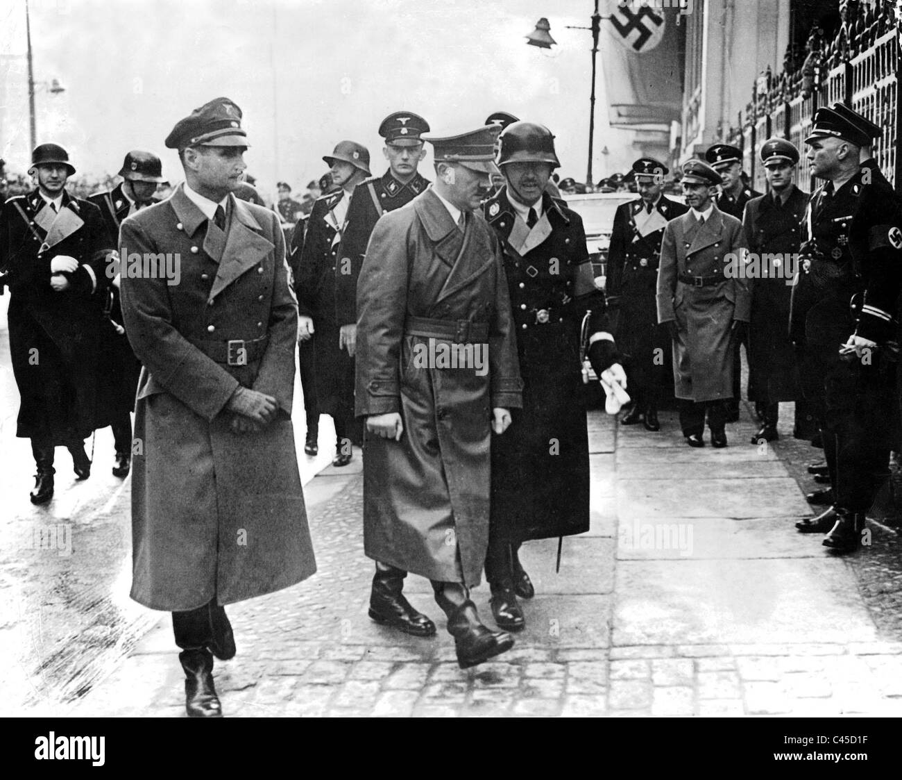 Rudolf Hess, Adolf Hitler e Heinrich Himmler a 5. anniversario il sequestro del potere, 1938 Foto Stock