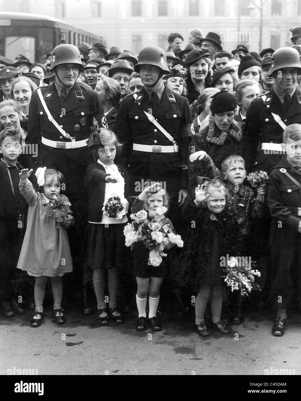 Leibstandarte-SS bloccare una strada Foto Stock