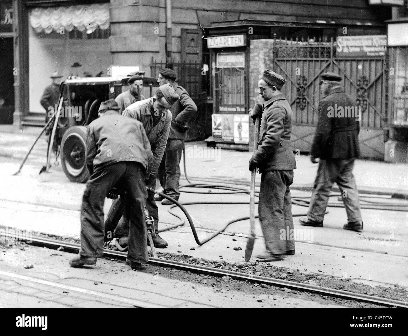 Il francese lavoratori forzati durante la traccia del lavoro di Monaco di Baviera 1939 Foto Stock