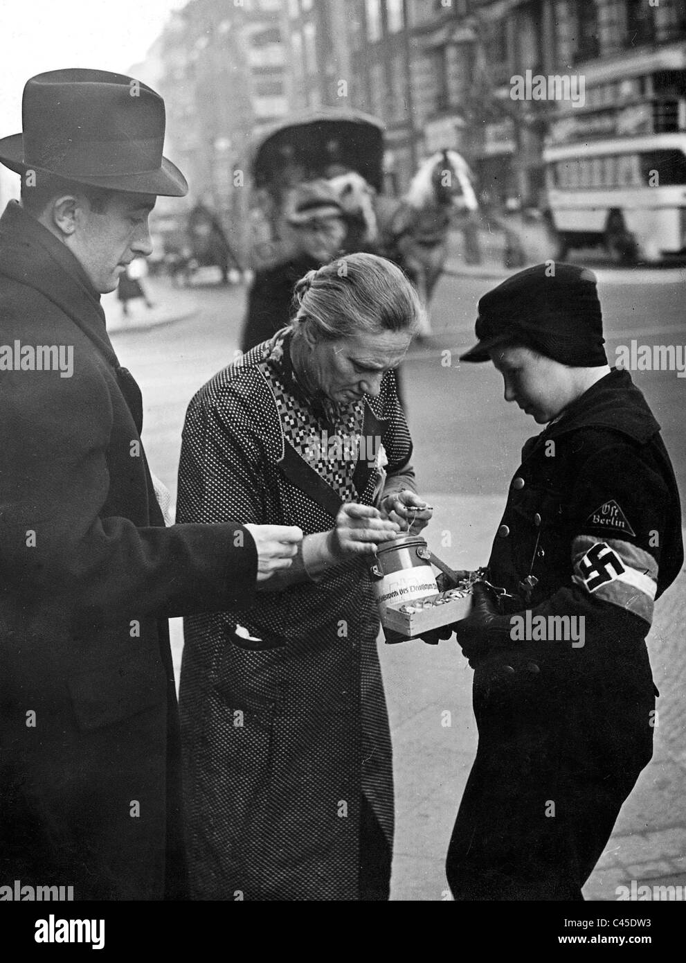 La raccolta di fondi per l'inverno Relief Fund in Berlino, 1939 Foto Stock