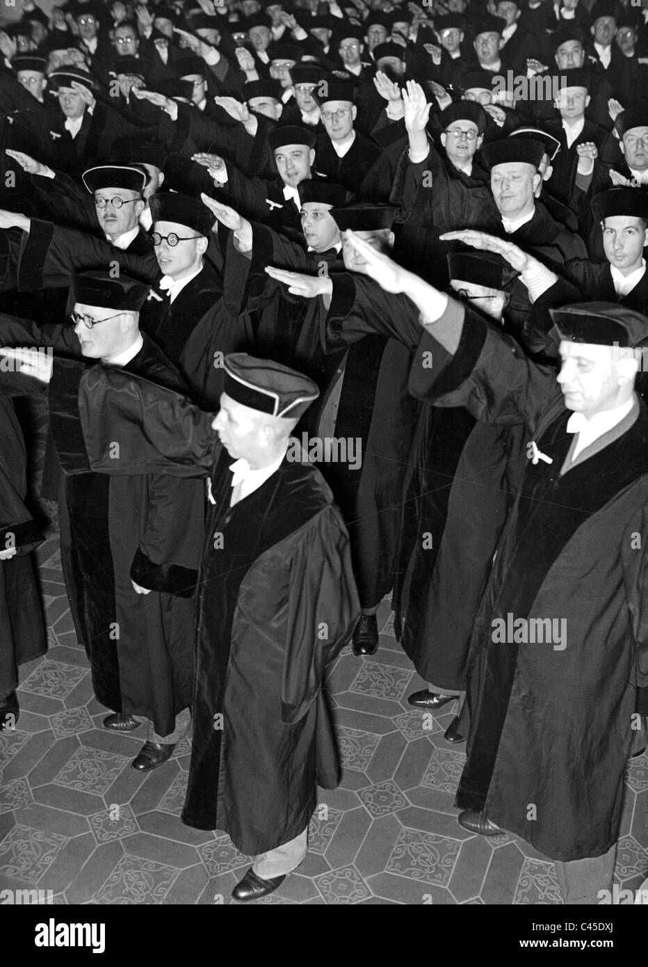 Giudici indossare la svastica Foto Stock