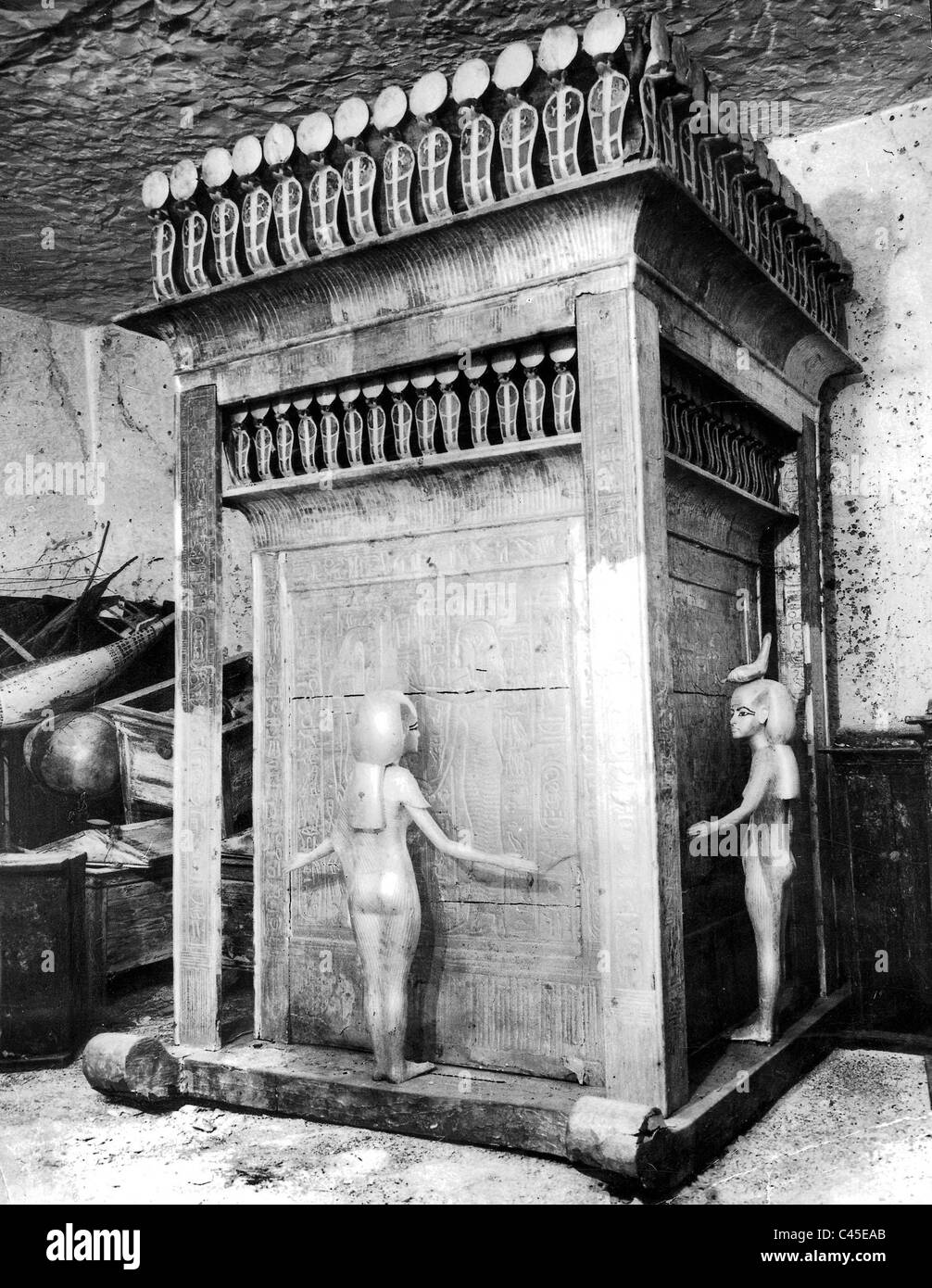 Canoptic santuario nella camera di sepoltura di Tutankhamon, 1922 Foto Stock
