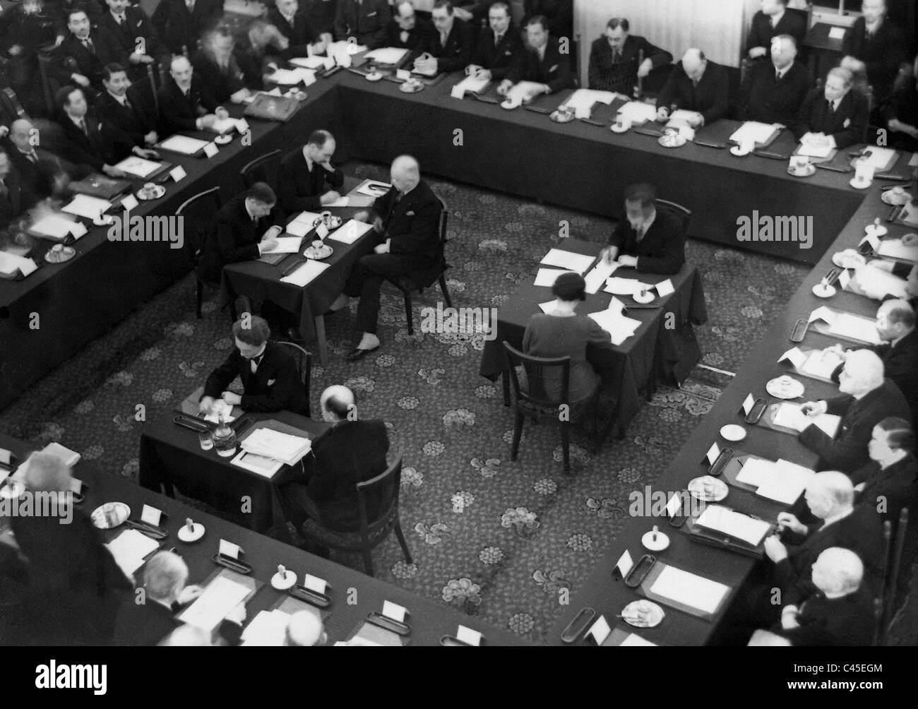 Segretario durante la prima sessione della seconda Conferenza dell' Aia, 1930 Foto Stock