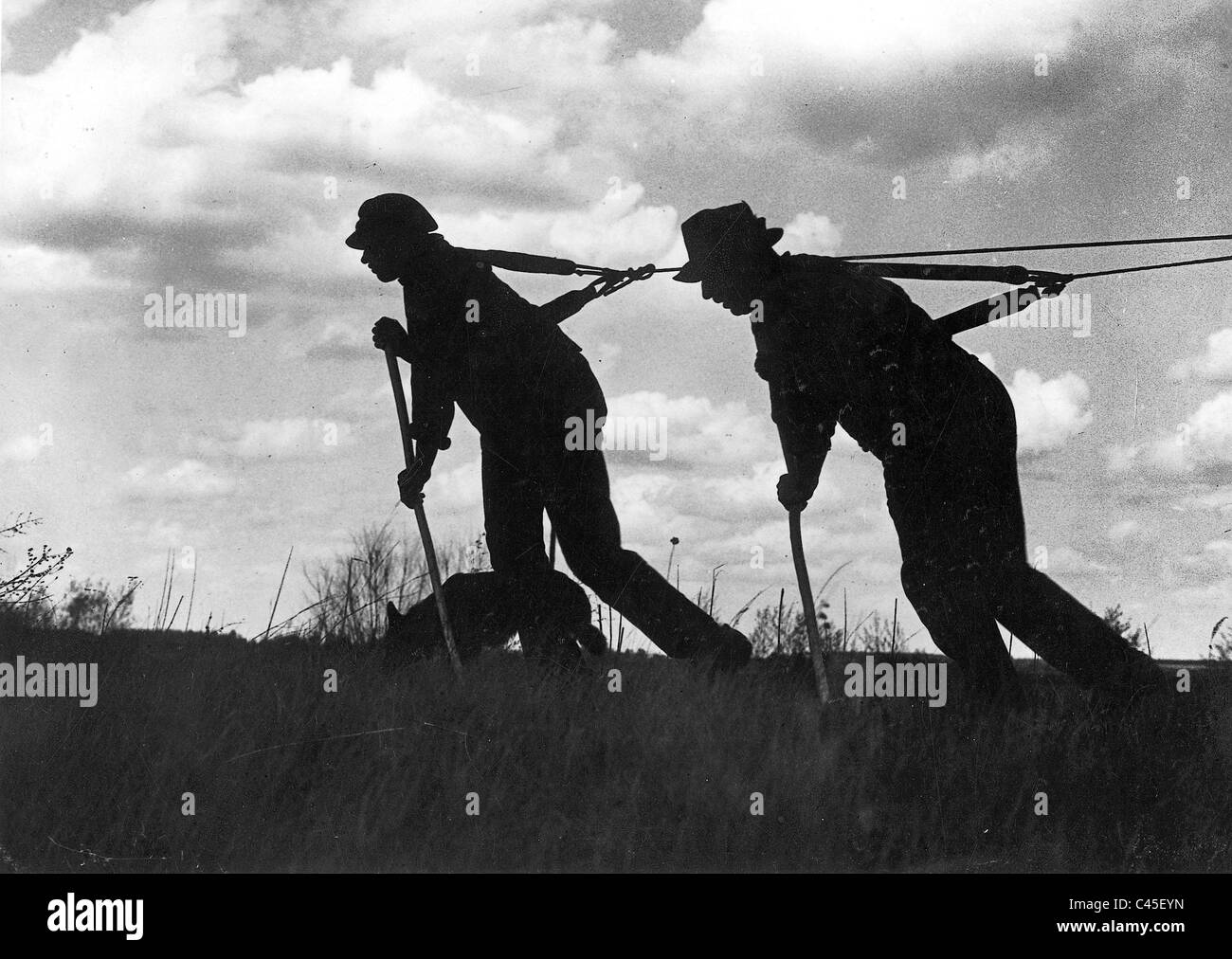 Barcaioli durante il traino, 1934 Foto Stock