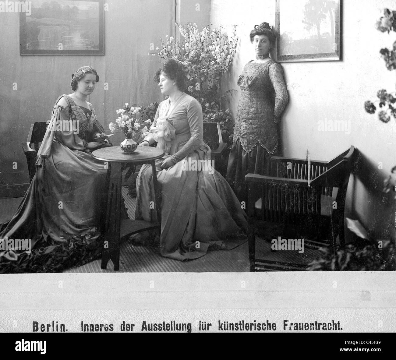 Ladies' fashion dal 1904 Foto Stock