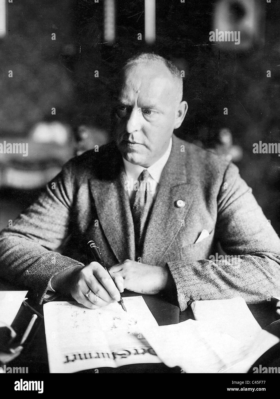 Gregor Strasser con il partito nazista quotidiano 'Der Stuermer' Foto Stock