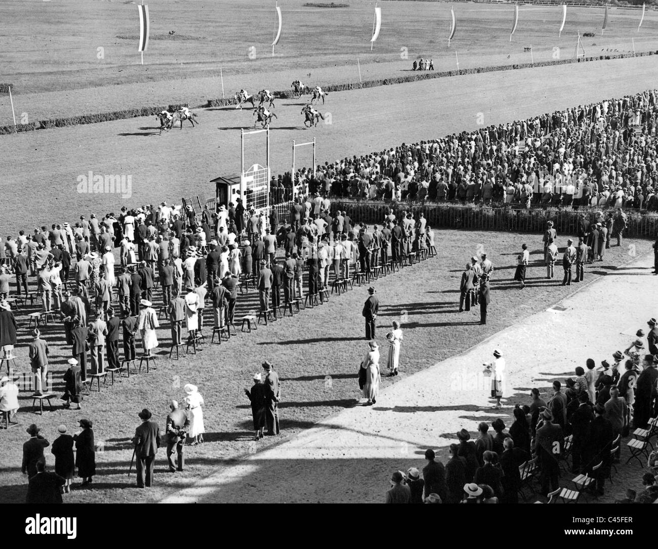 Flat racing via Hoppegarten 1937 Foto Stock