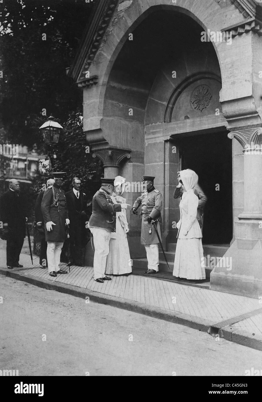 Guglielmo II e Edward VII. davanti la chiesa Inglese a Bad Homburg, 1908 Foto Stock