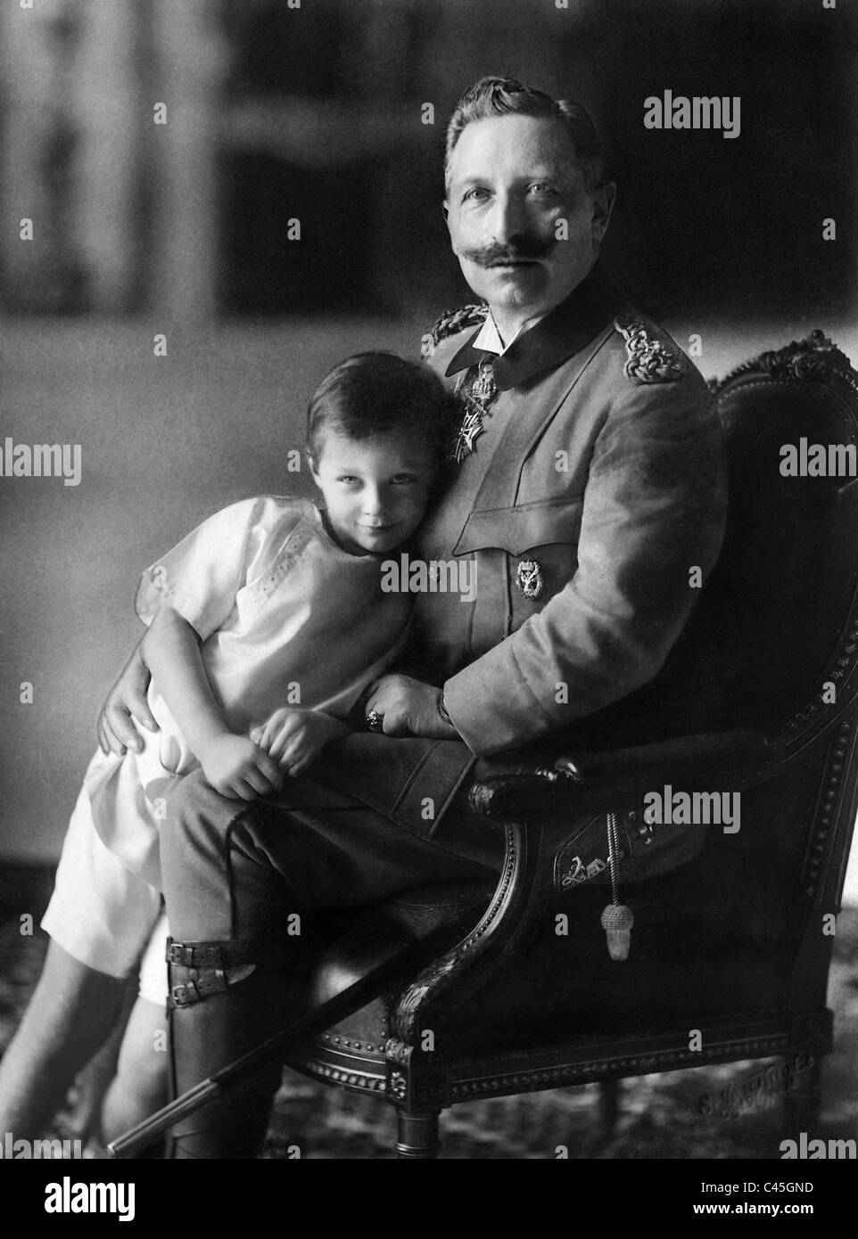 Il Kaiser Guglielmo II con il nipote del principe Guglielmo di Prussia, 1913 Foto Stock