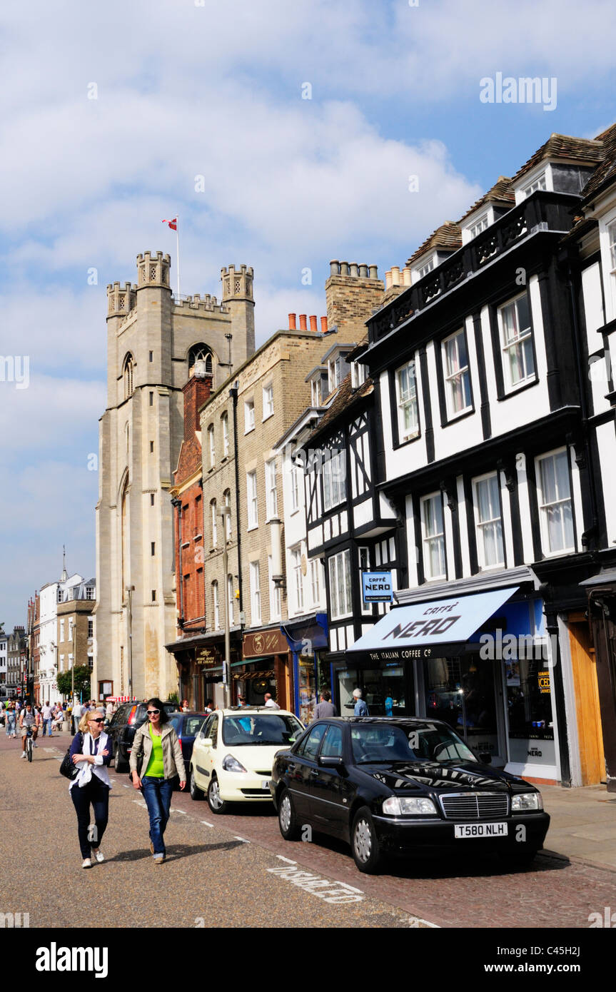 Scena di strada in Kings Parade, Cambridge, Inghilterra, Regno Unito Foto Stock