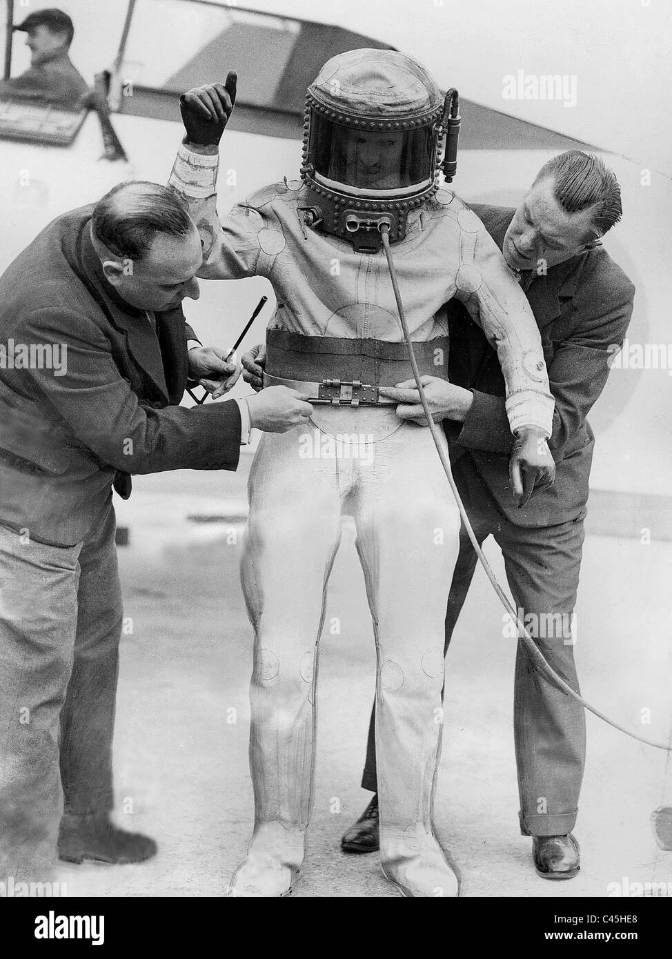 Militare inglese aviator in abbigliamento protettivo, 1937 Foto Stock