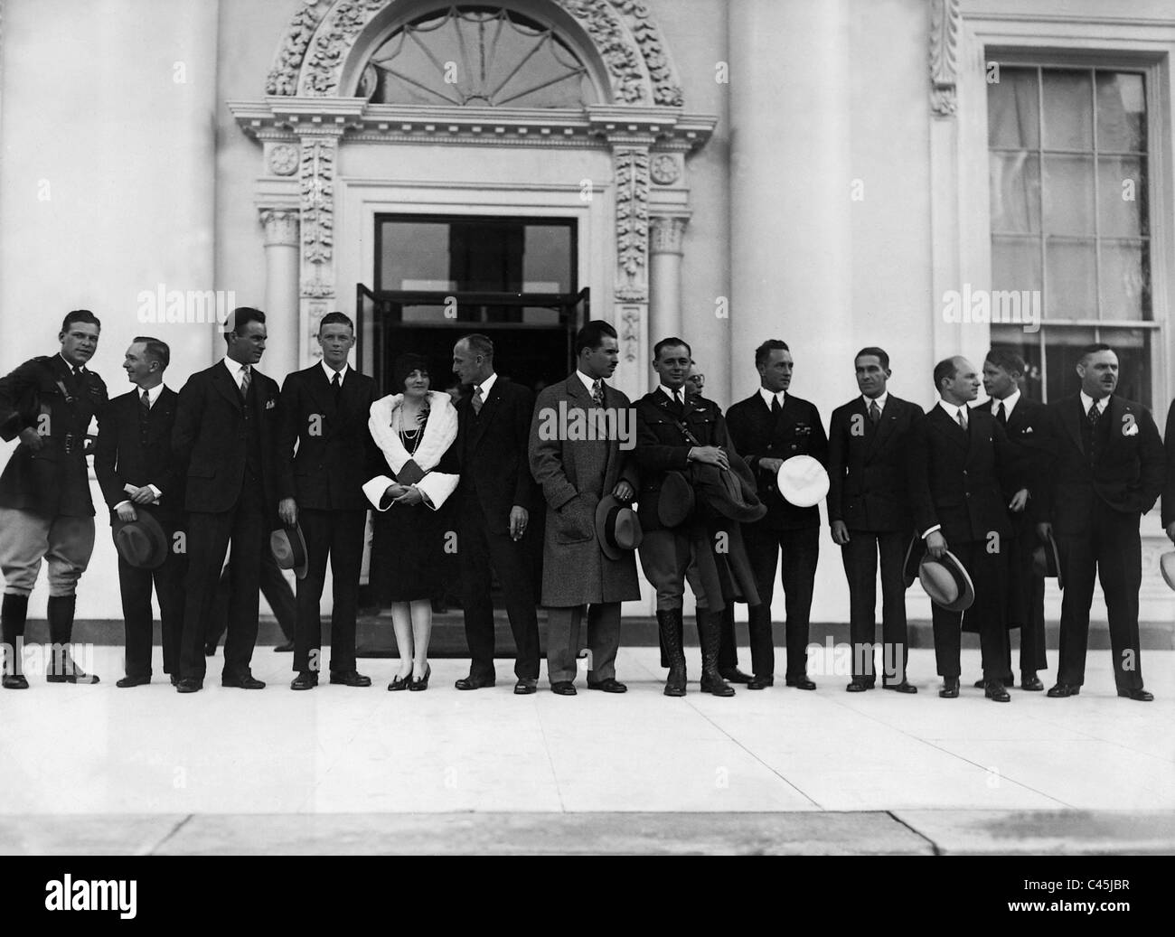 Charles Lindbergh e altri pionieri del volo di fronte alla Casa Bianca, 1927 Foto Stock
