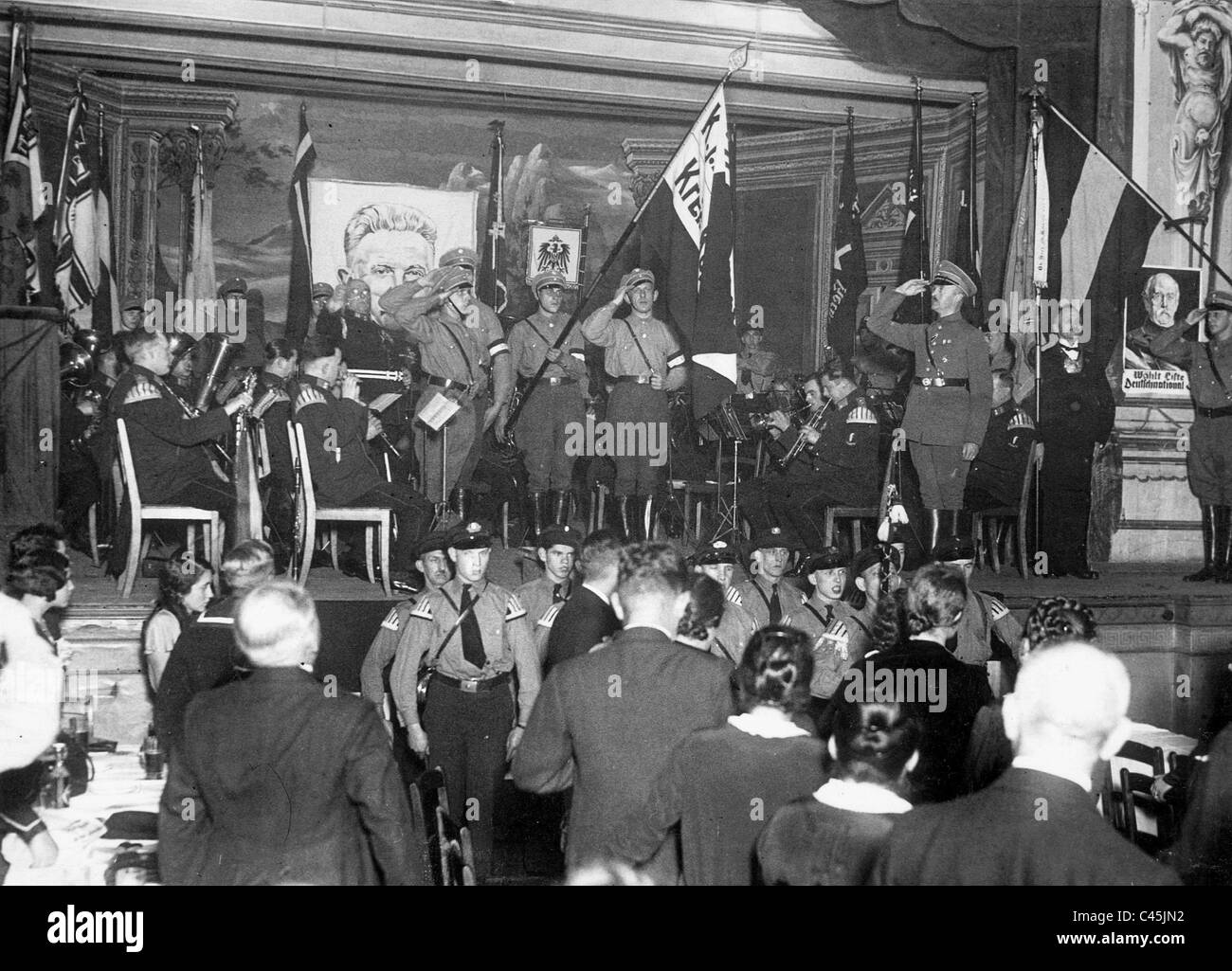 Gottfried Graf von Bismarck-Schoenhausen presso un tedesco di sera del DNVP in Koepenick, 1932 Foto Stock