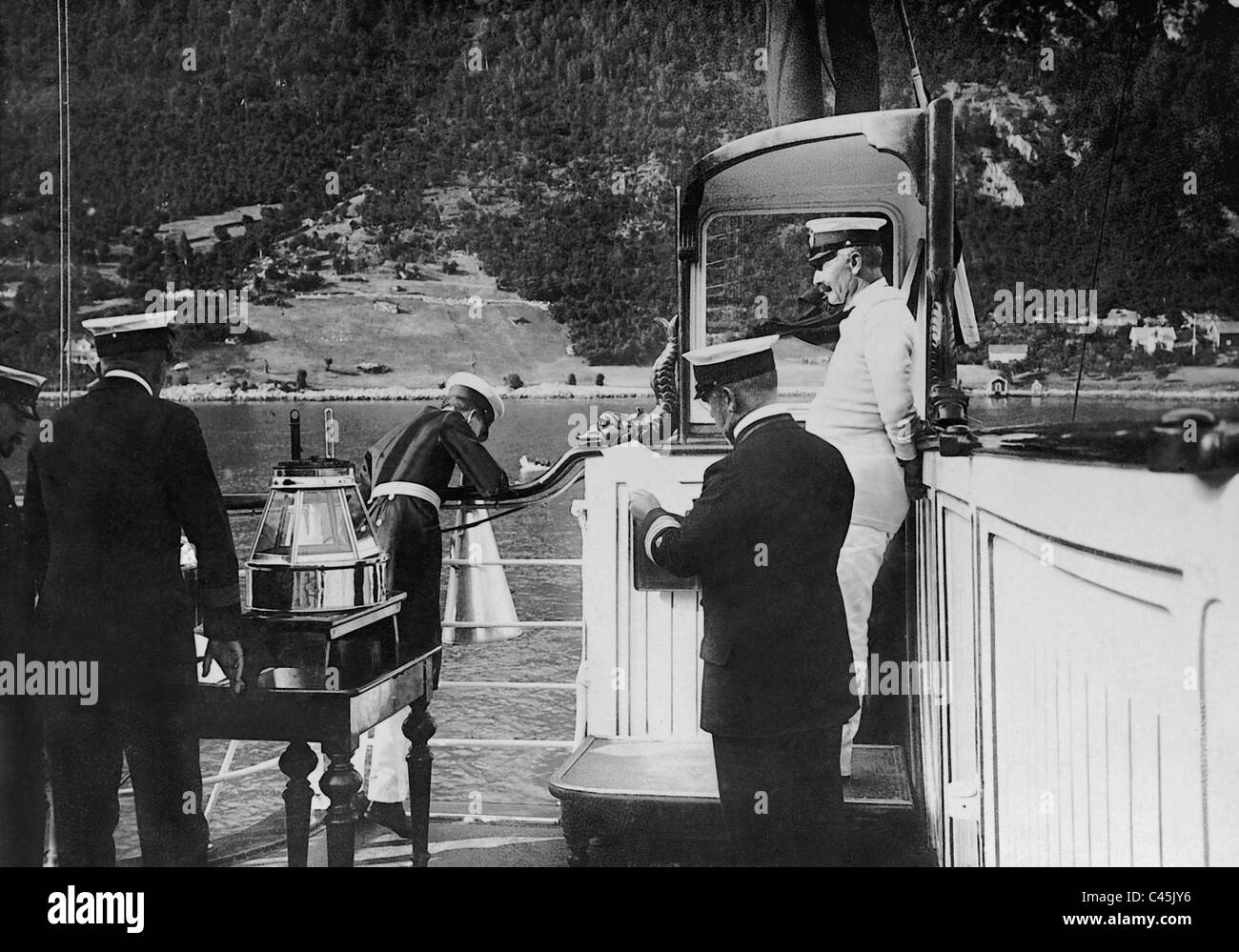 Il Kaiser Guglielmo II sullo yacht "Hohenzollern" durante un viaggio nel nord, 1913 Foto Stock