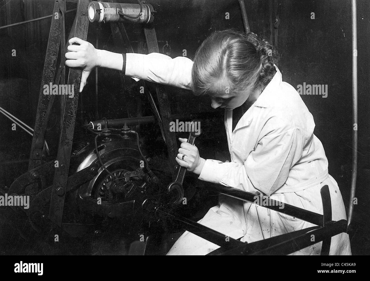Le donne nel commercio specializzato, 1929 Foto Stock