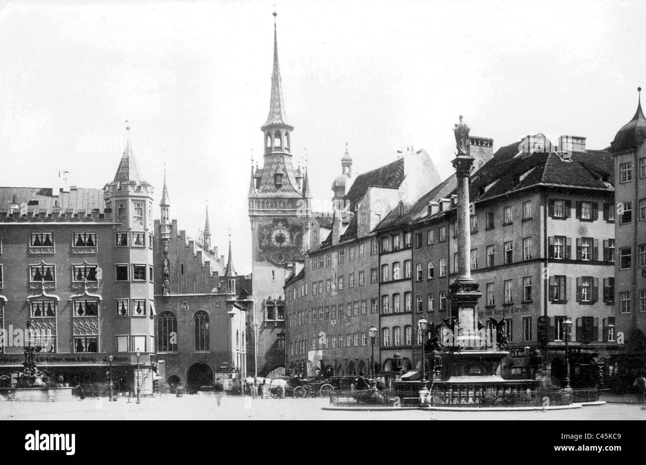 Monaco storico: Marienplatz a Monaco di Baviera Foto Stock