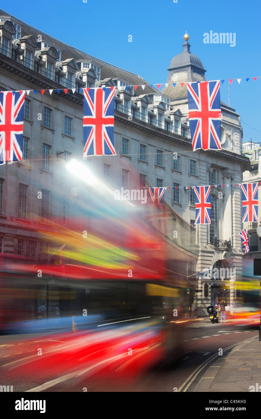Union Jack Flag su Regent Street, Londra, Inghilterra Foto Stock