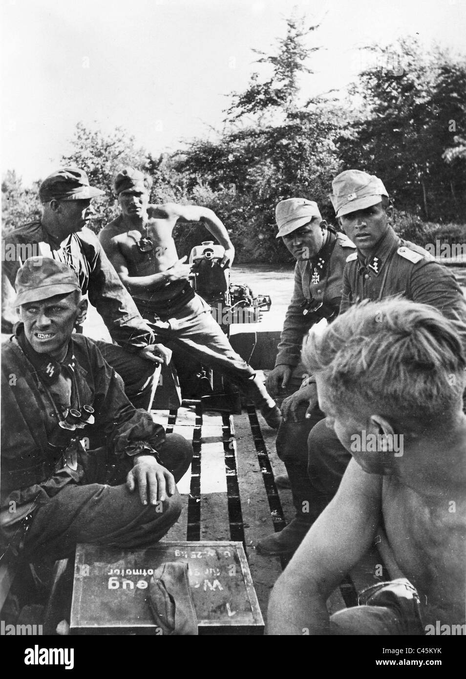 I soldati delle waffen SS in un assalto barca, 1942 Foto Stock