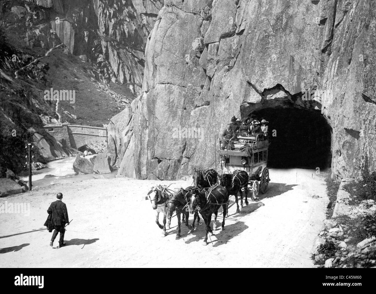 Un carrello sulla strada del San Gottardo, 1913 Foto Stock