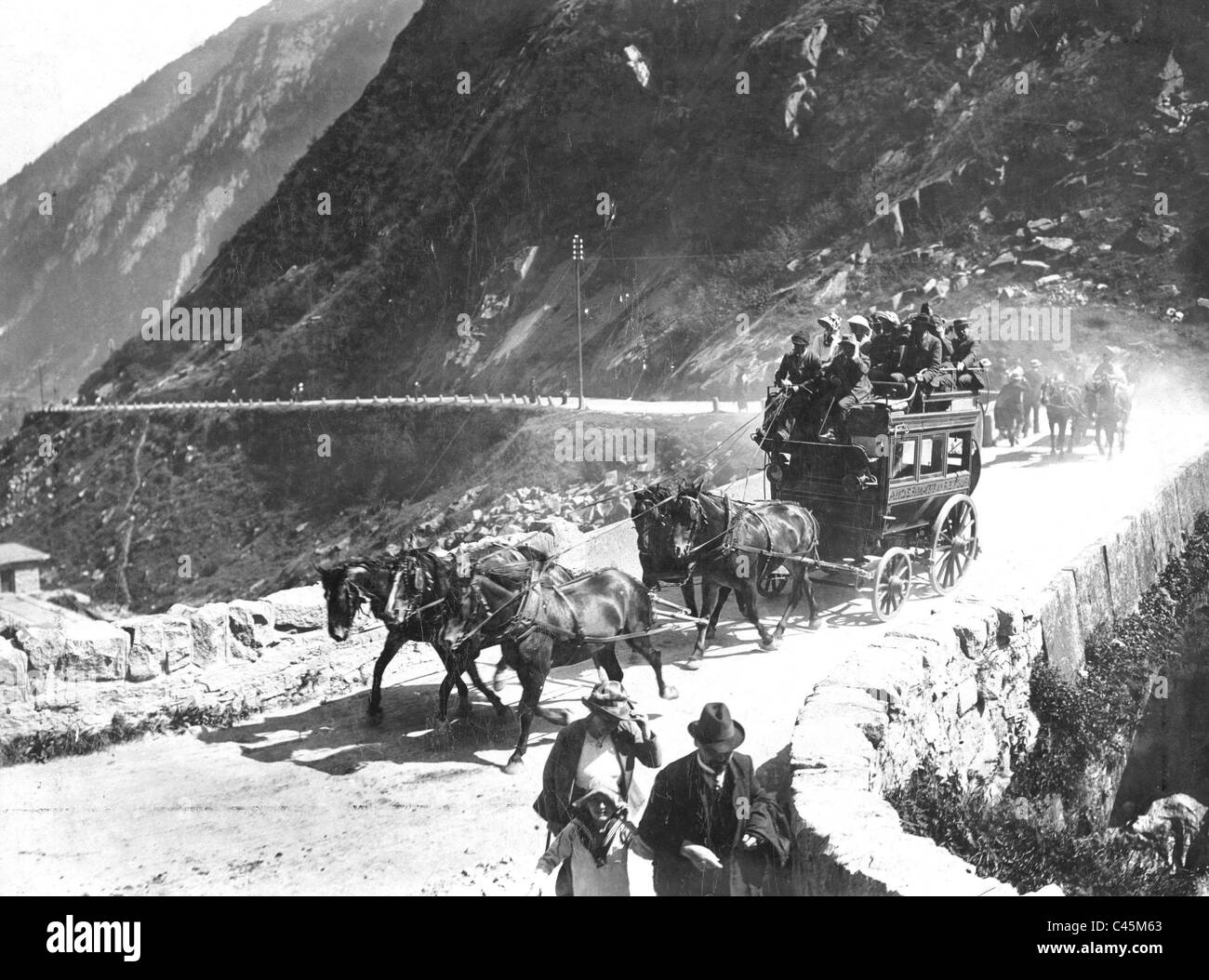 Carrello sulla Gotthardstrasse 1913 Foto Stock