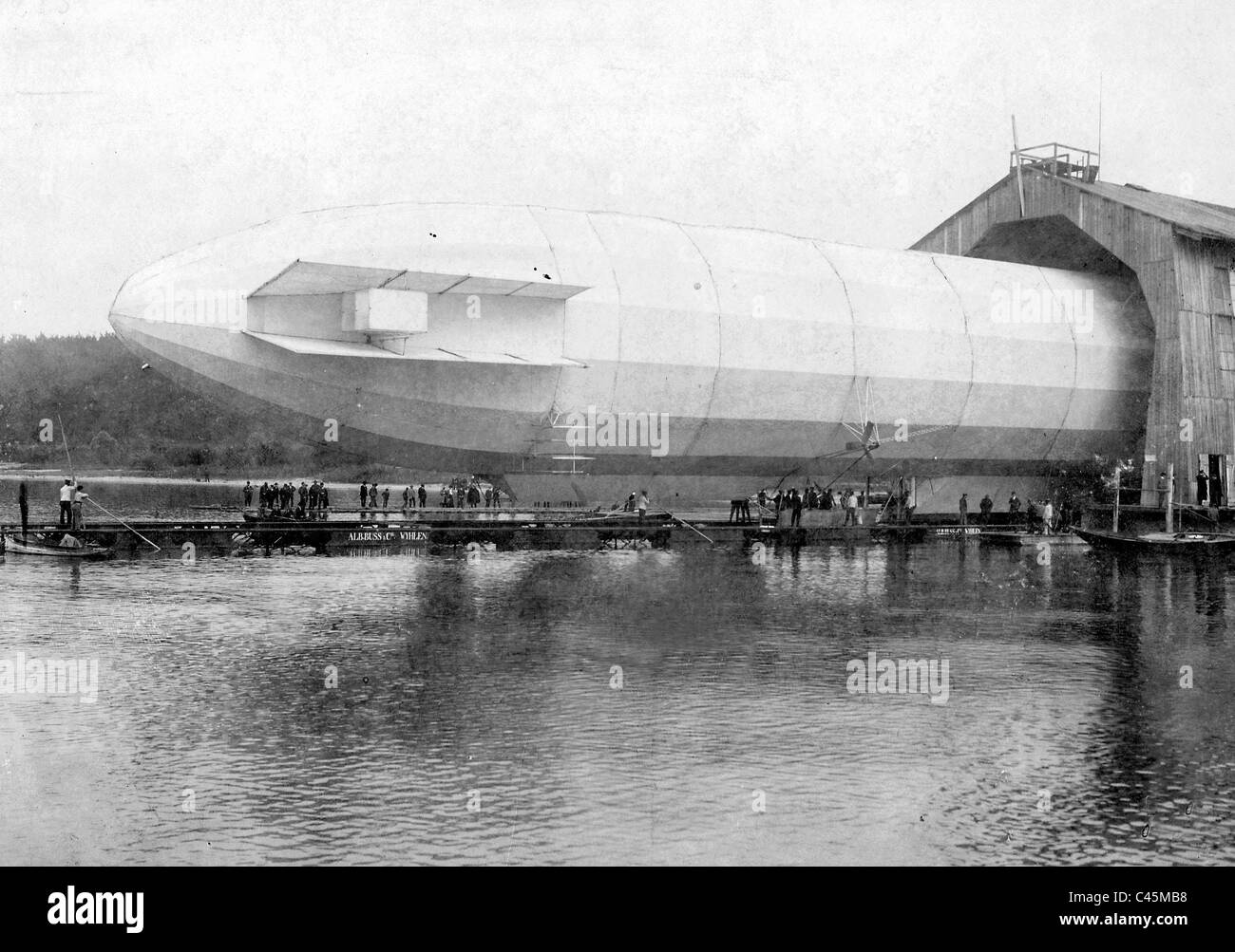 Preparazione al lancio del dirigibile Zeppelin 'LZ 3', 1907 Foto Stock