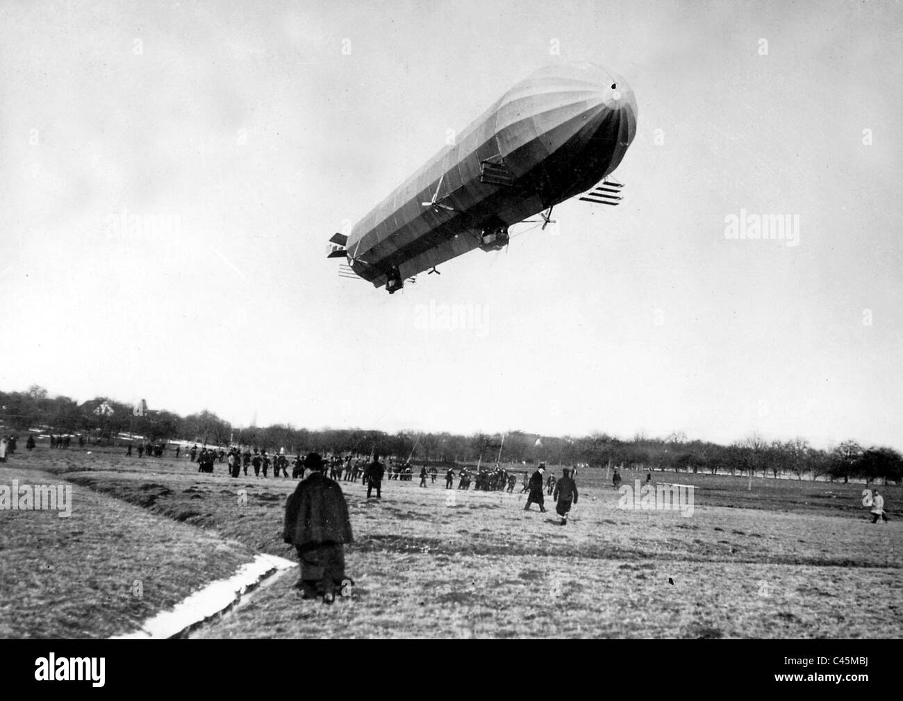Arrivo del dirigibile Zeppelin 'LZ 3' in Friedrichshafen Foto Stock