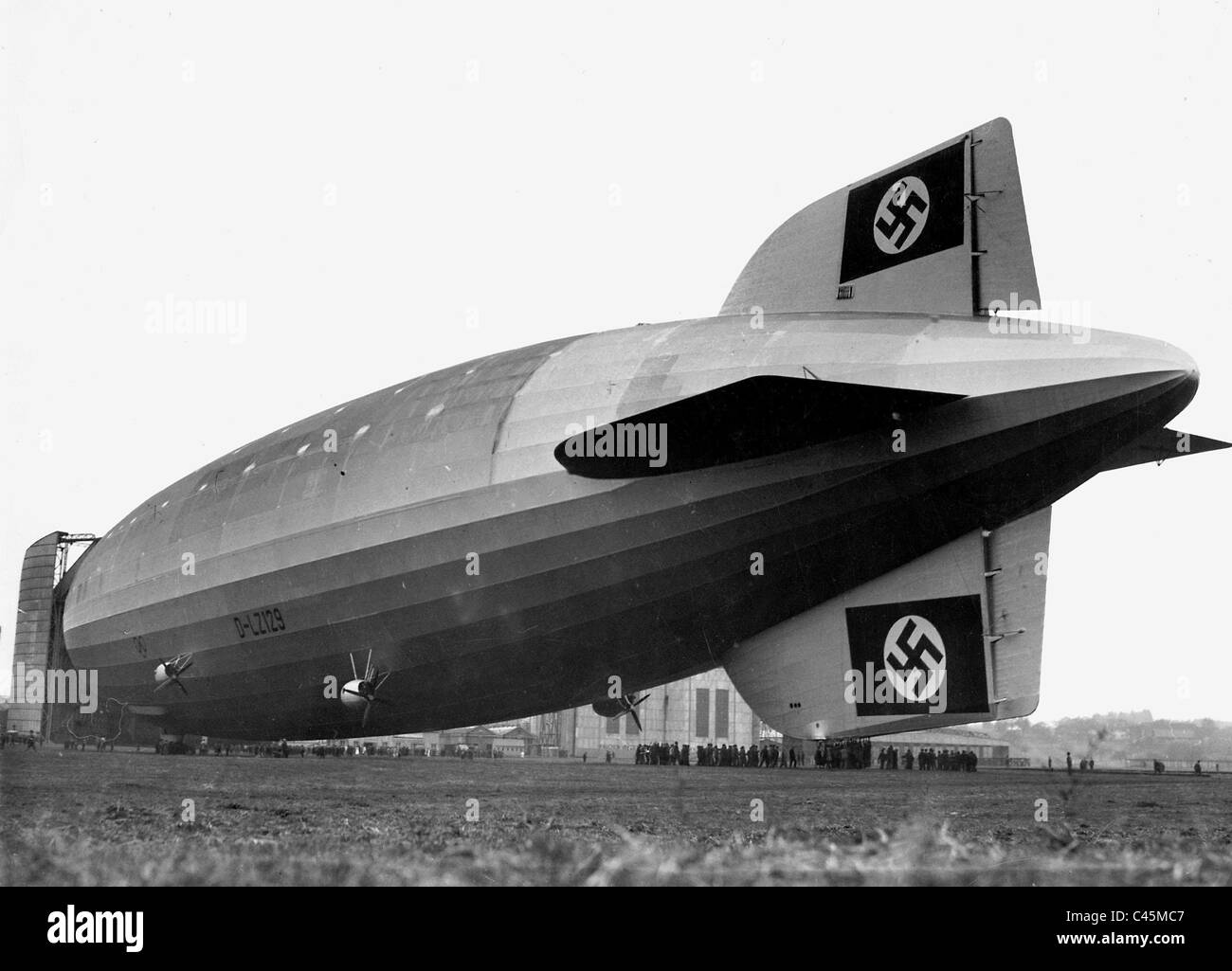 Il primo volo del dirigibile Zeppelin 'Hindenburg' (LZ 129), 1936 Foto Stock