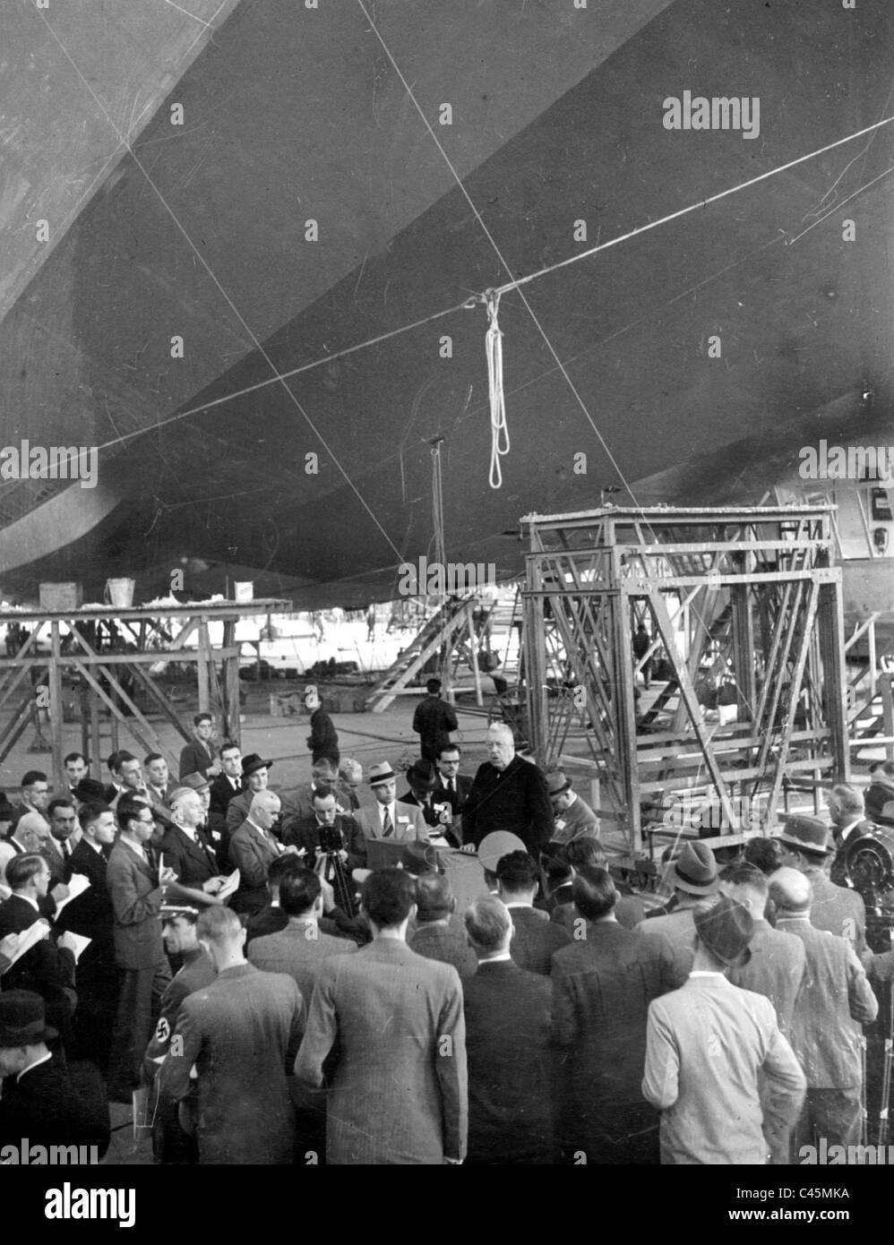 Il dirigibile "Graf Zeppelin II '(LZ 130) prima di un volo di prova, 1938 Foto Stock
