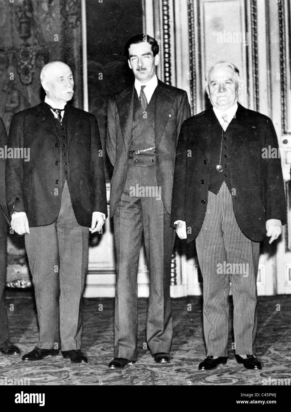 Henri Philippe Petain, Gaston Doumergue e Anthony Eden a Parigi, 1934 Foto Stock