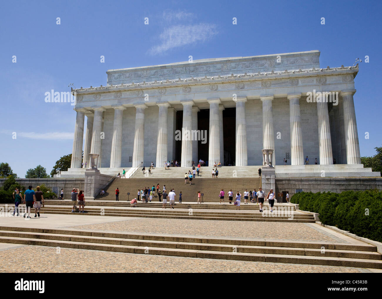 Turisti visitano il Lincoln Memorial a Washington, DC Foto Stock