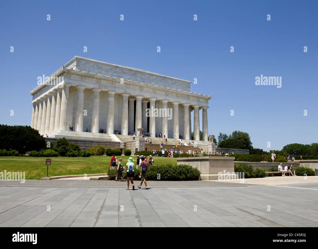 Turisti visitano il Lincoln Memorial a Washington, DC Foto Stock