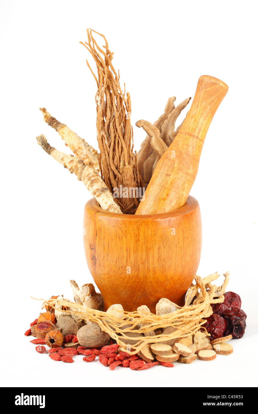 Cinese tradizionale erbe o medicina isolati su sfondo bianco. Foto Stock