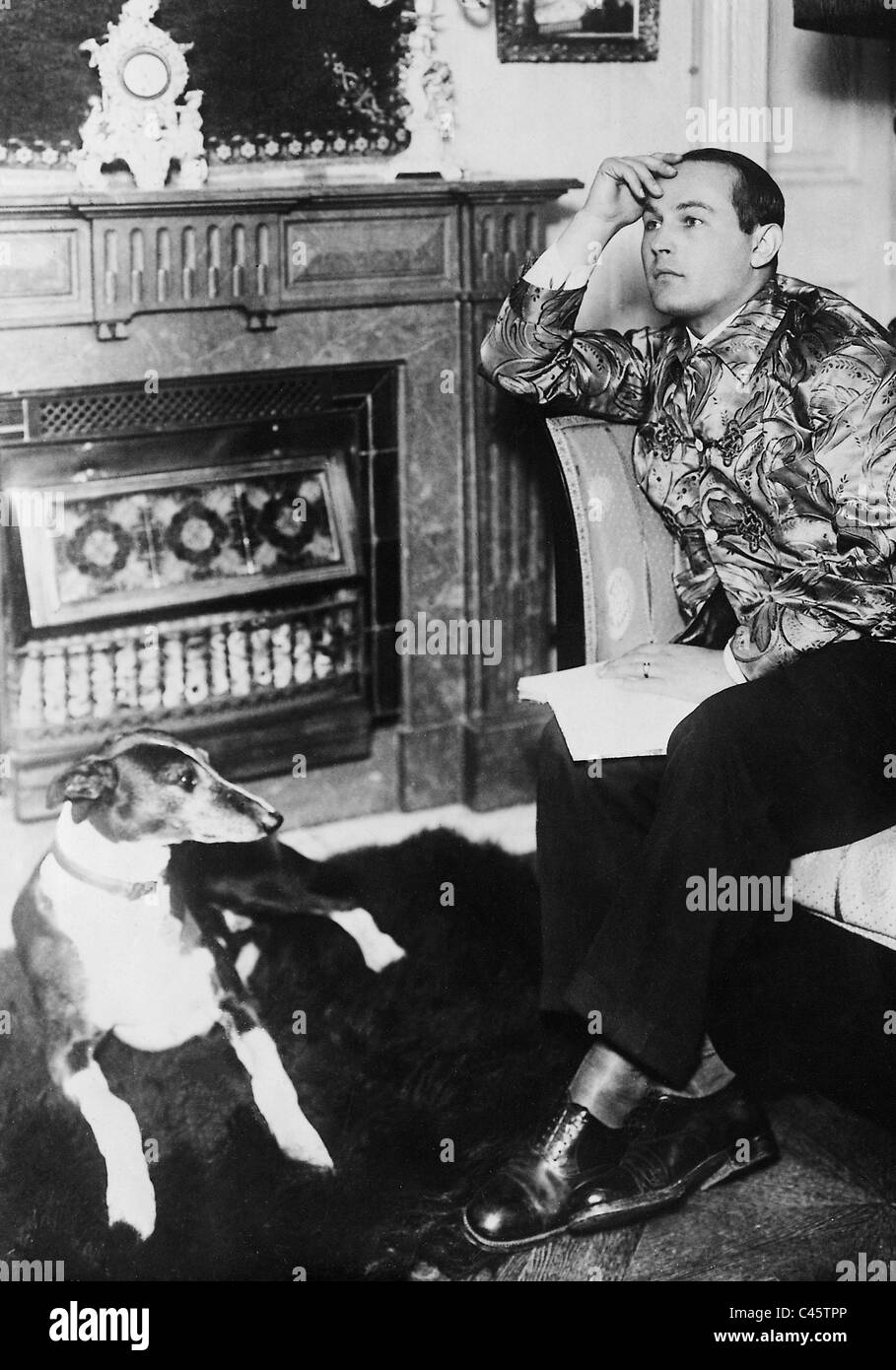 Jan Kiepura con il suo cane, 1935 Foto Stock