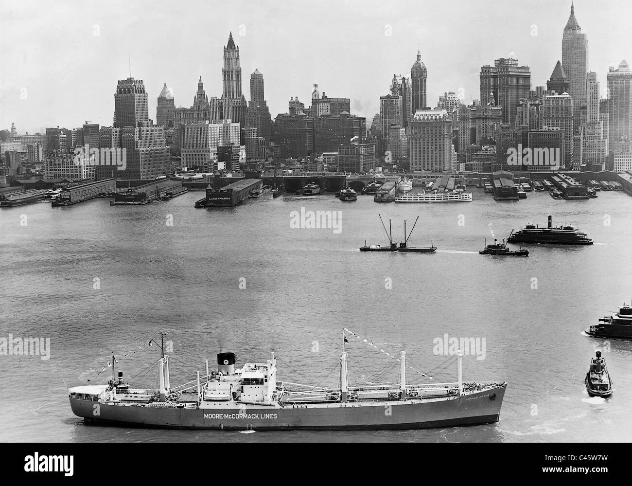 Freighter 'DDonald McKay" al di fuori del porto di Manhattan, 1939 Foto Stock