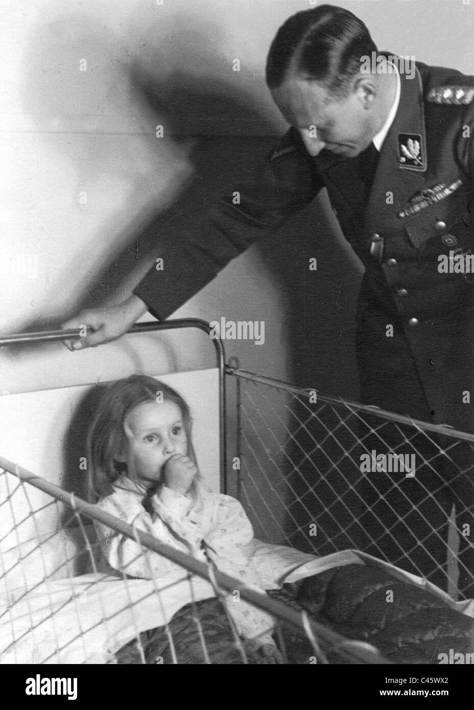 Reinhard Heydrich con la figlia Silke, 1942 Foto Stock
