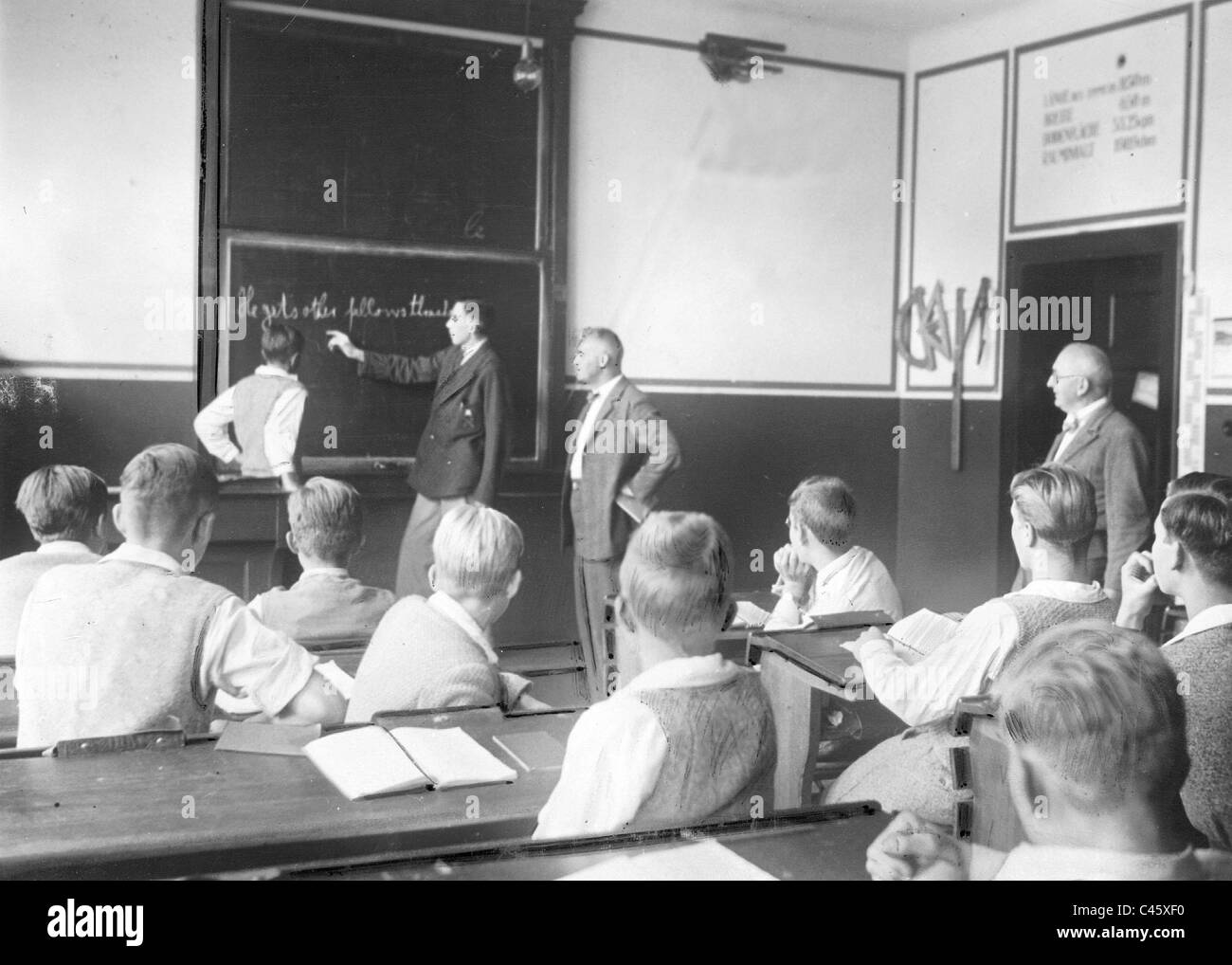 Uno studente inglese a una lezione di inglese in una scuola di Berlino, 1931 Foto Stock