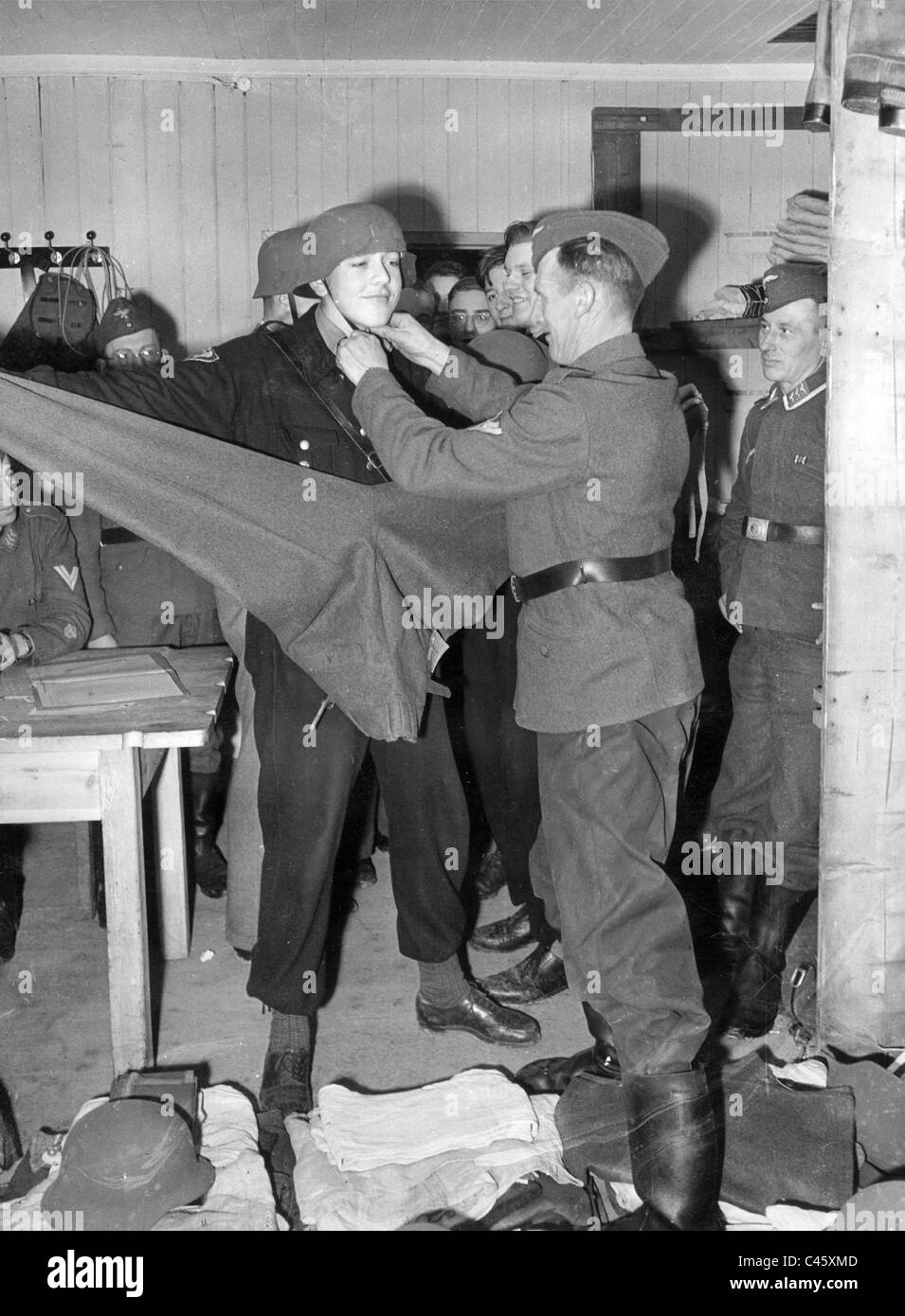 Gioventù Hitleriana vestito come Air force Assistenti, 1943 Foto Stock