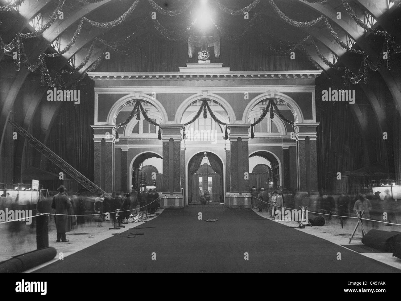 Decorate stazione ferroviaria per la visita di Benito Mussolini a Monaco di Baviera, 1937 Foto Stock
