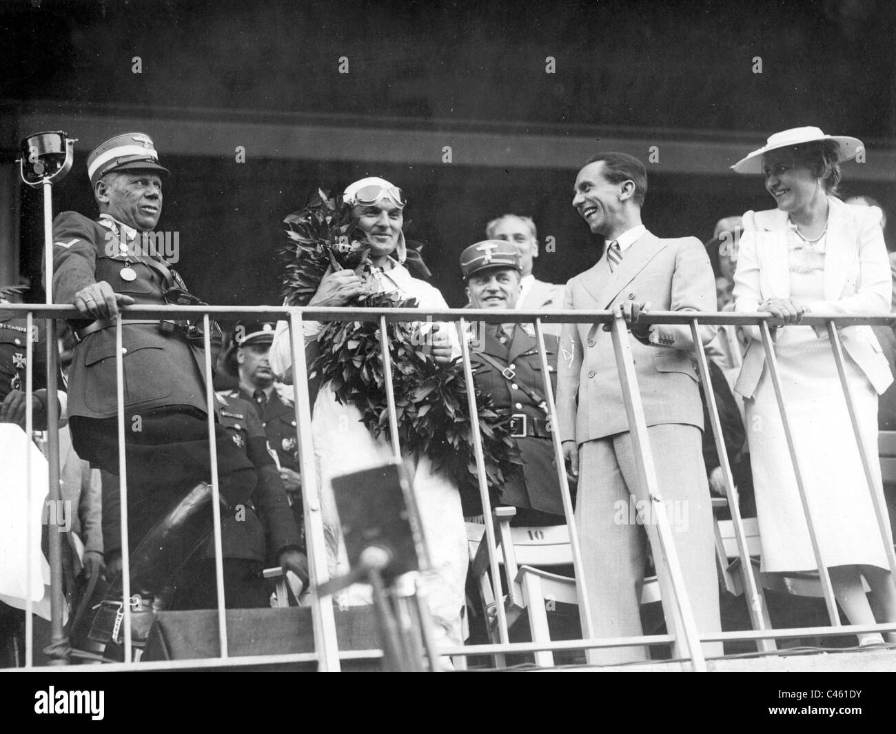 Reich Ministro Dr. Josef Goebbels con la moglie Magda Goebbels e Herman Lang all'Avus gara Foto Stock