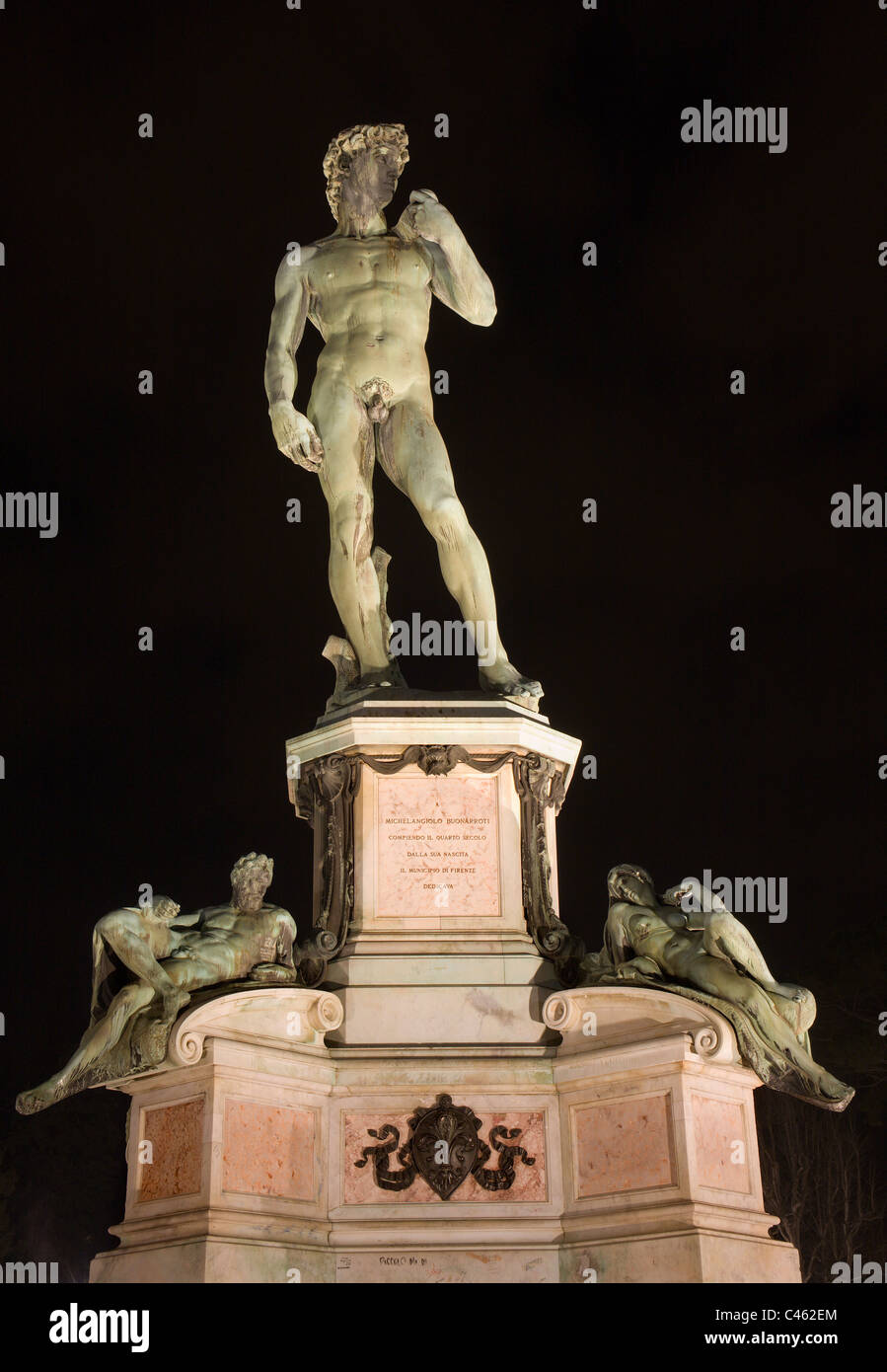 Firenze - La statua di Davide di Michelangelo - Piazza Michelangelo - notte Foto Stock