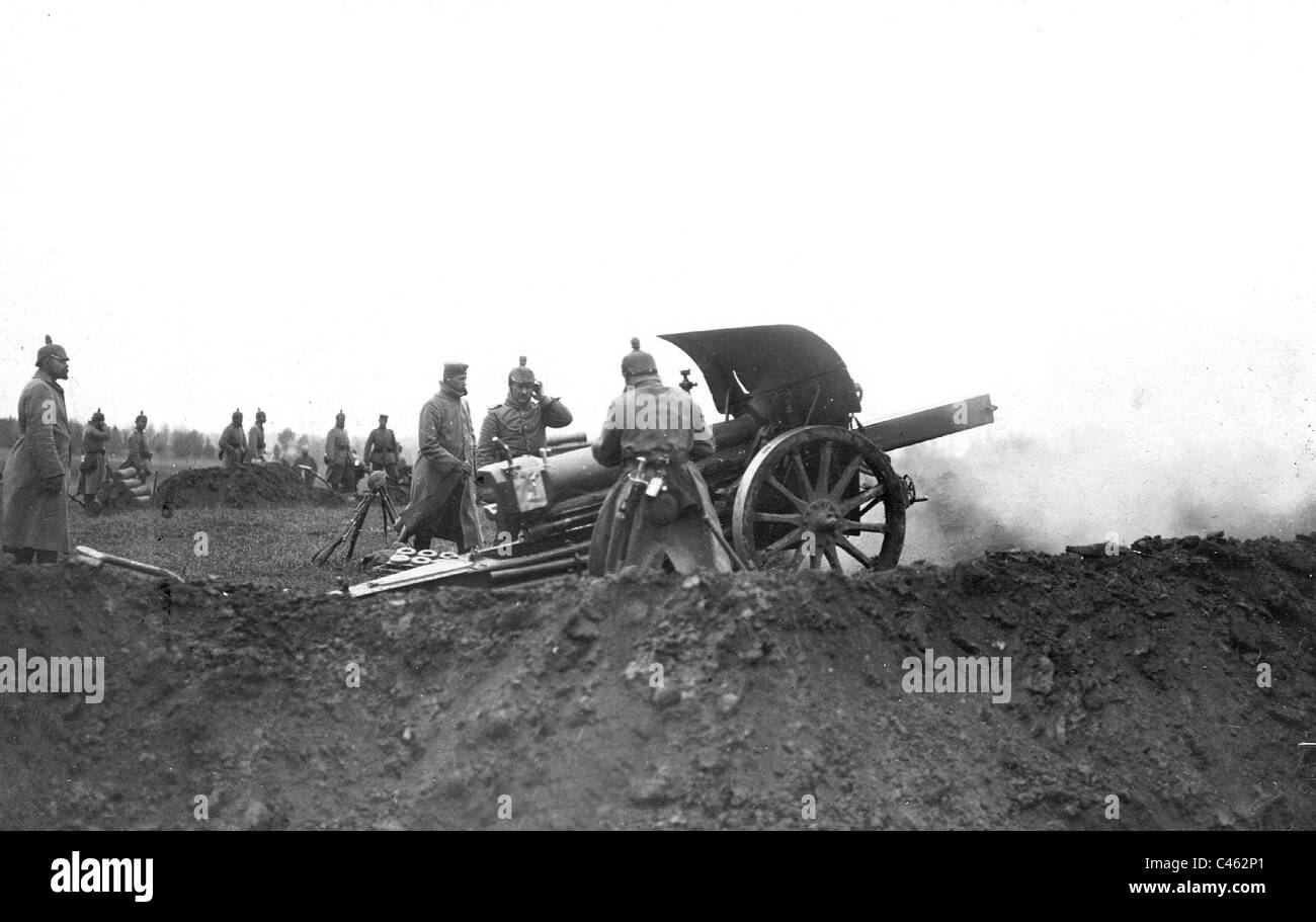 Artiglieria tedesca incendi, 1914 Foto Stock