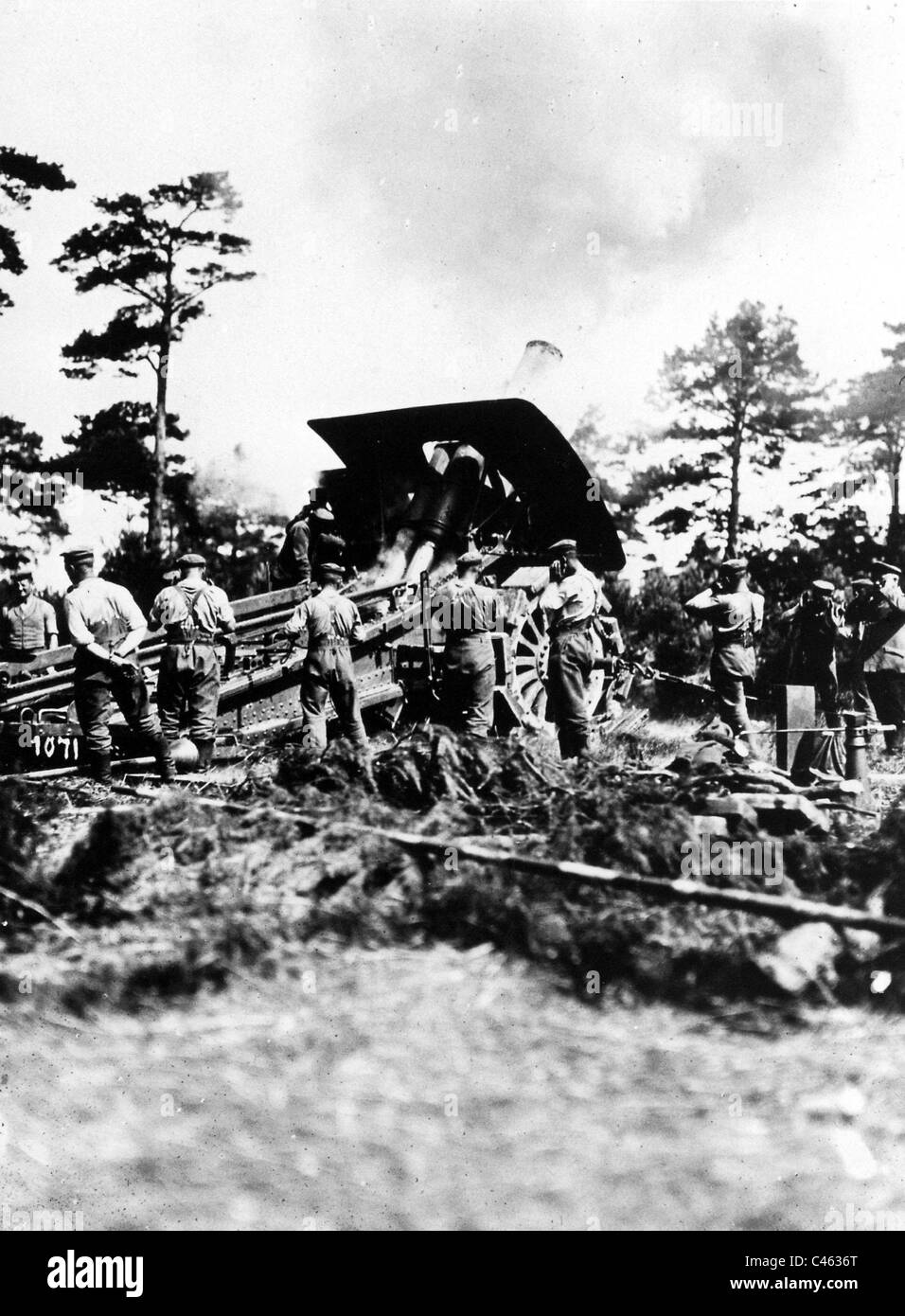 Mortaio tedesco sparando, fronte orientale, 1914 Foto Stock