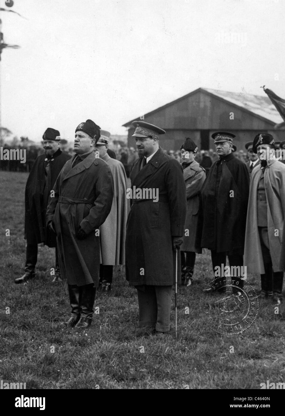 Libia, Italo Balbo con il Principe di Piemonte in villaggio Crispi par Photographie originale