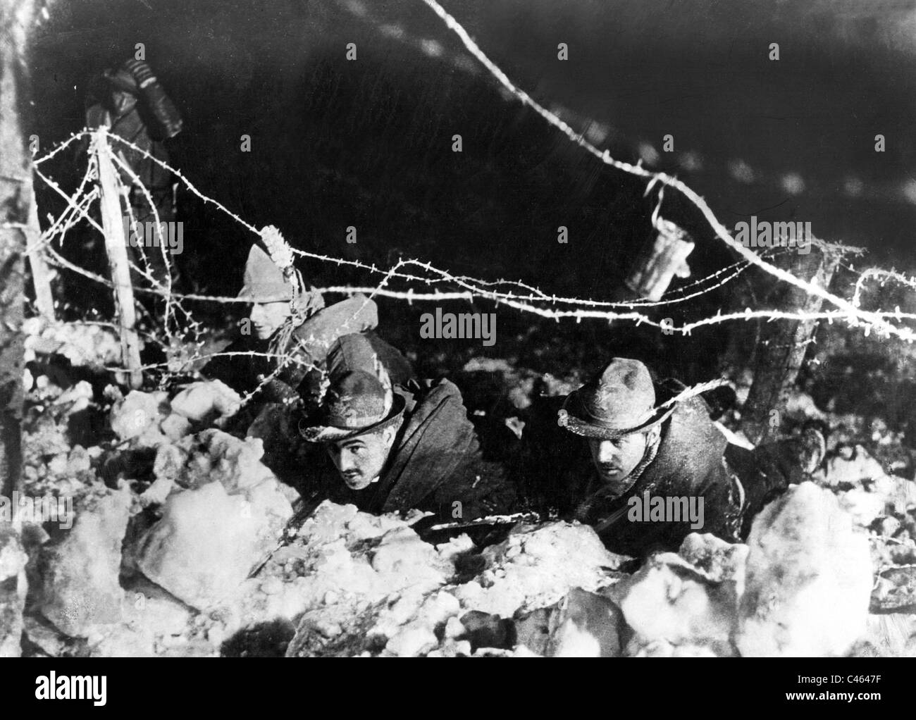 Attacco di Alpini, film scena da 'Mountains sul fuoco' Foto Stock