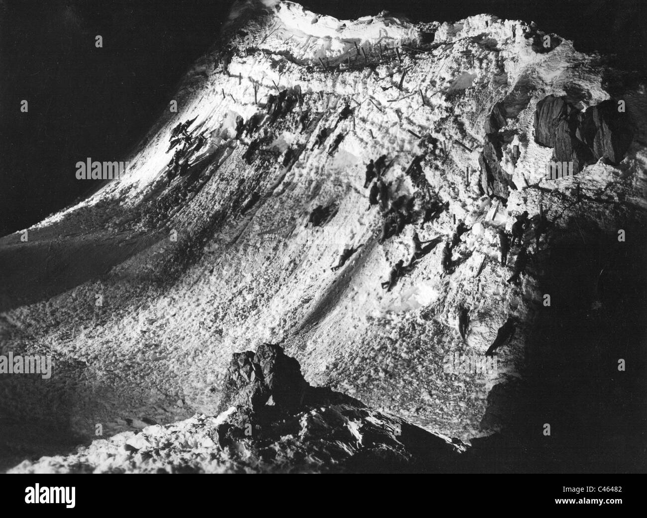 Le truppe italiane attacco, scena del film di 'Mountains sul fuoco' Foto Stock