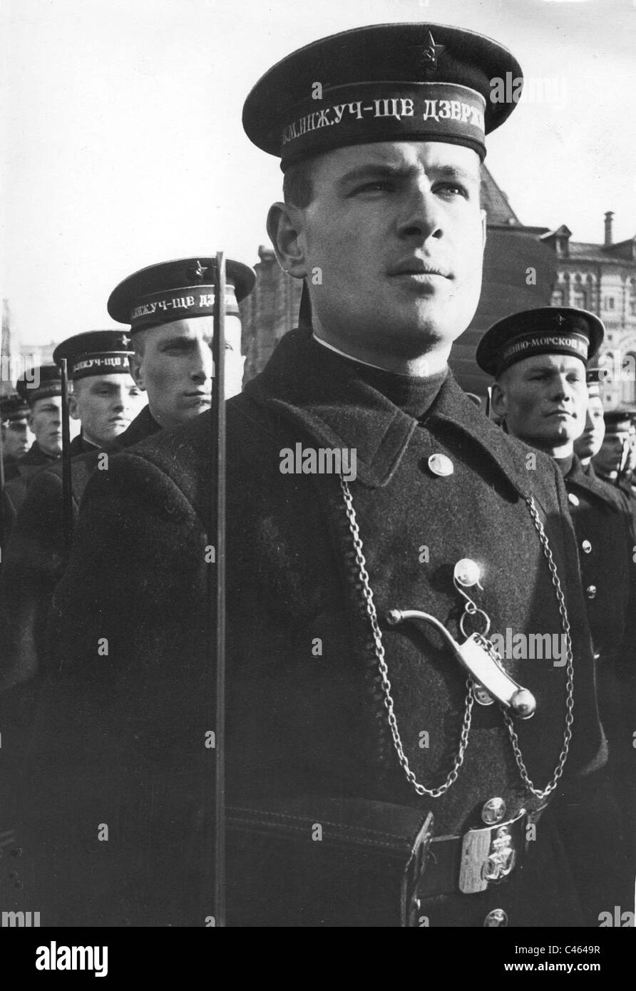 I marinai sovietici durante la sfilata per l anniversario della Rivoluzione di Ottobre, 1940 Foto Stock