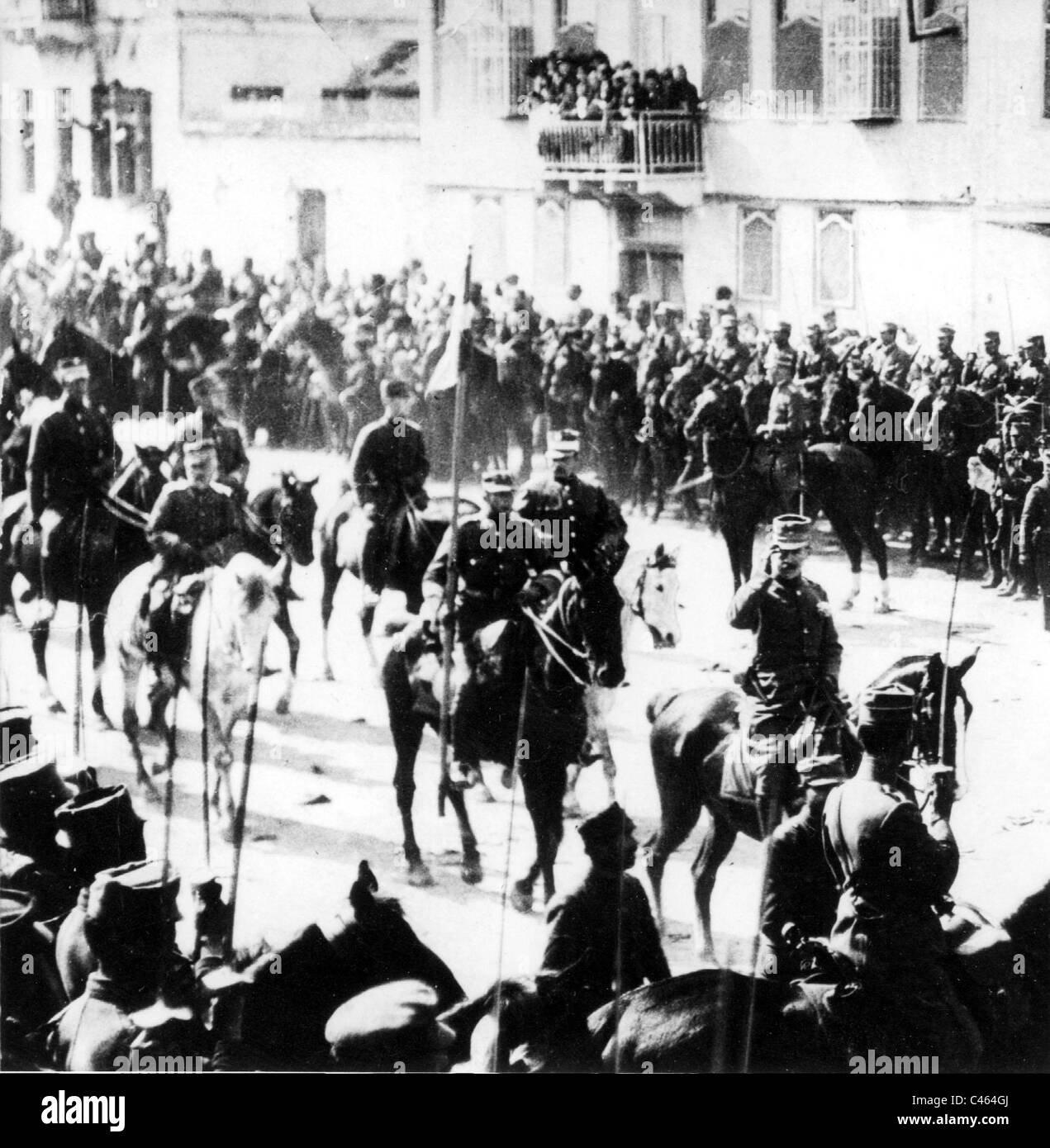 Il principe ereditario di Grecia entrando Janina, 1912 Foto Stock