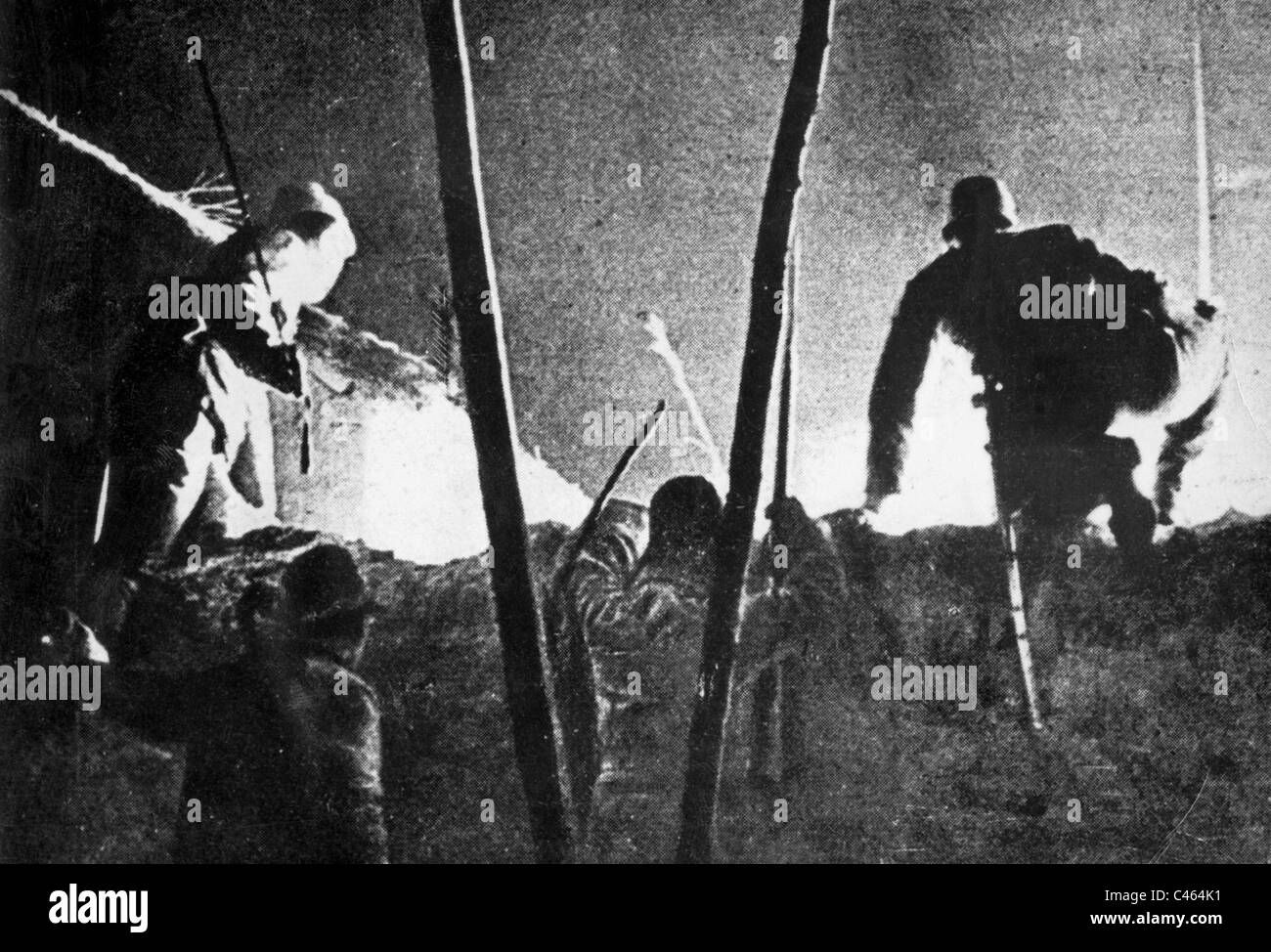 Tempesta giapponese una posizione britannica vicino a Singapore, 1942 Foto Stock