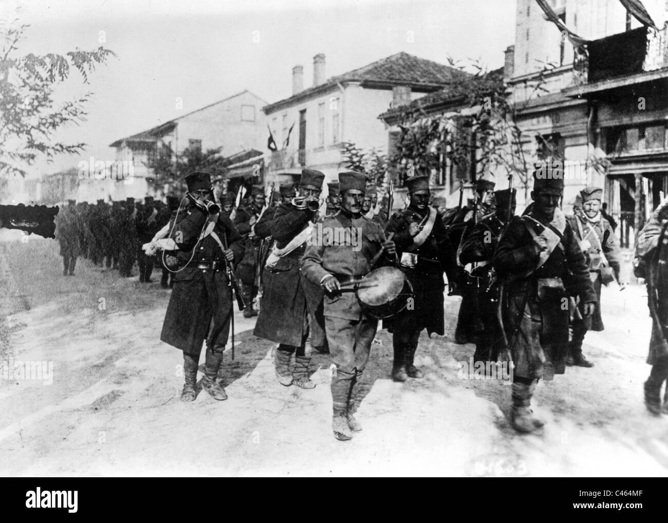 Le truppe serbe marching, 1914 Foto Stock